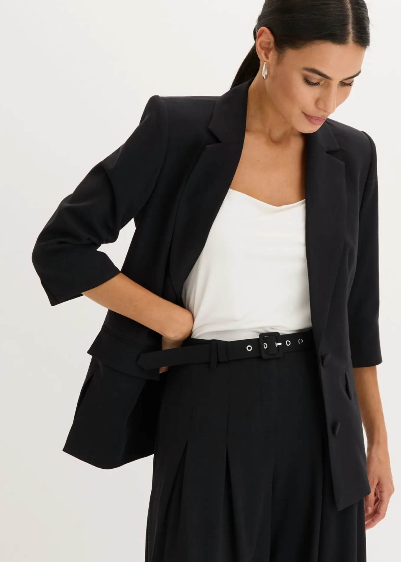 Americana con hombros marcados en tendencia