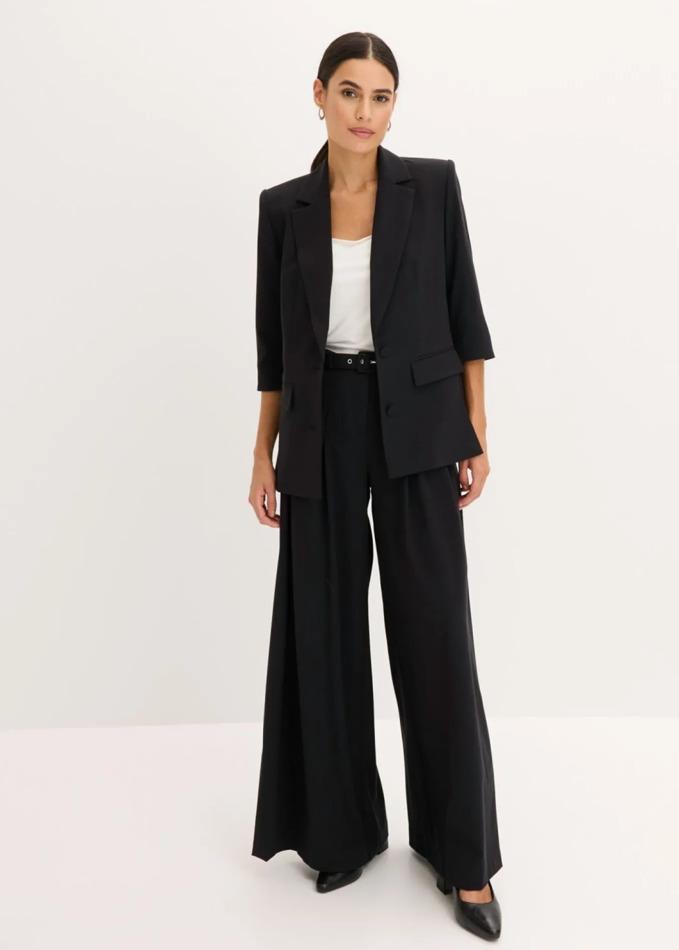 Americana con hombros marcados en tendencia