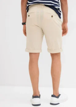 Bermuda tipo chino de corte regular