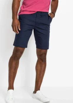 Bermuda tipo chino de corte regular