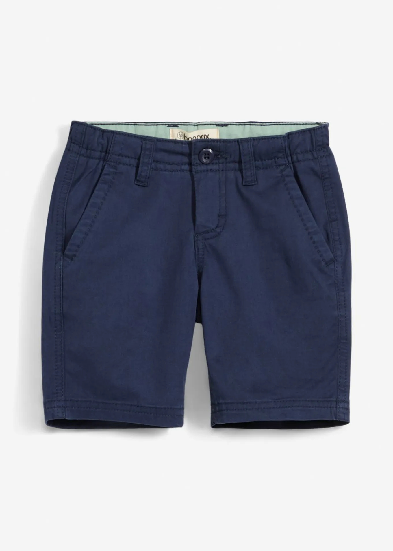 Bermuda tipo chino de corte regular