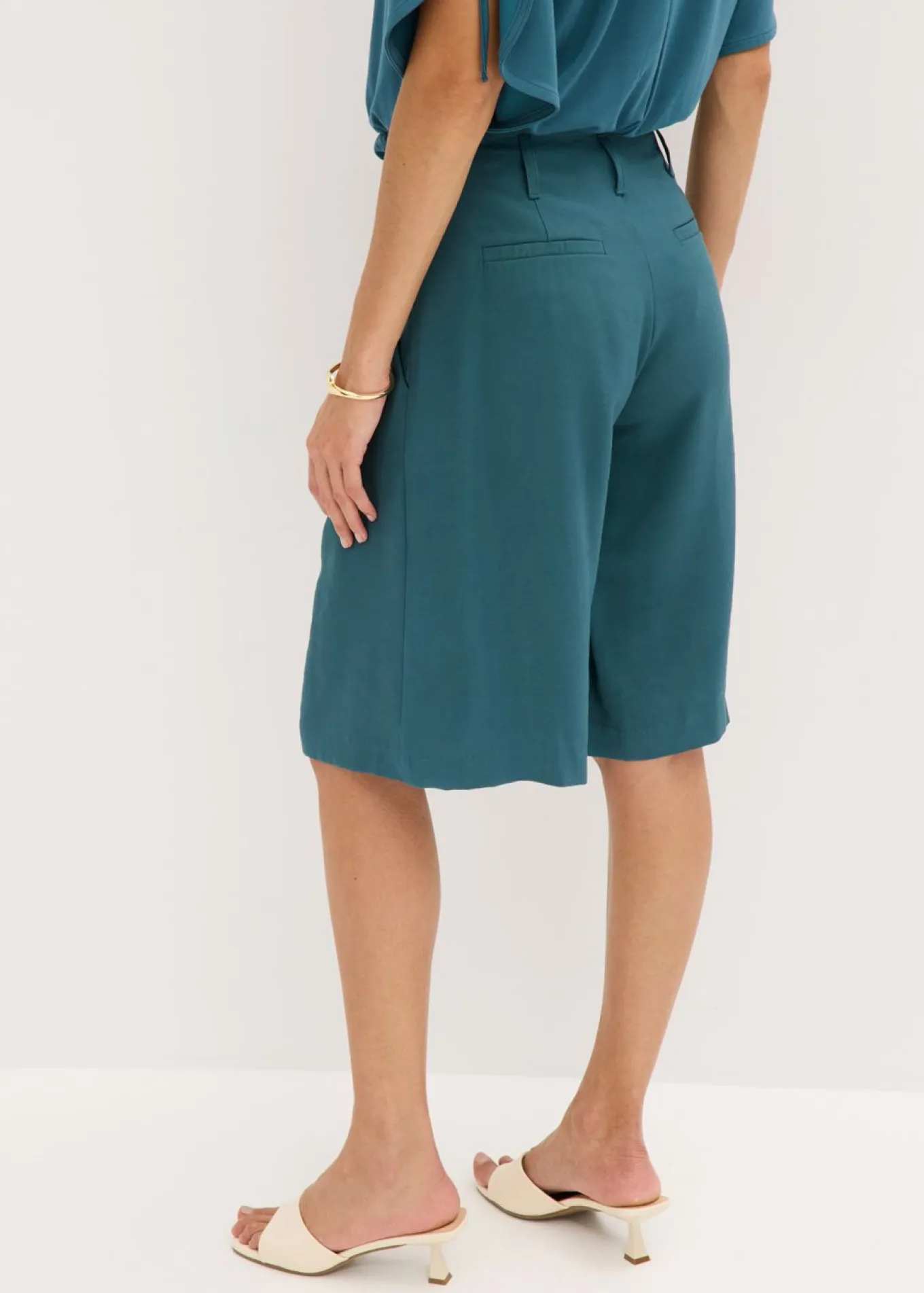 Bermudas anchas con pinzas