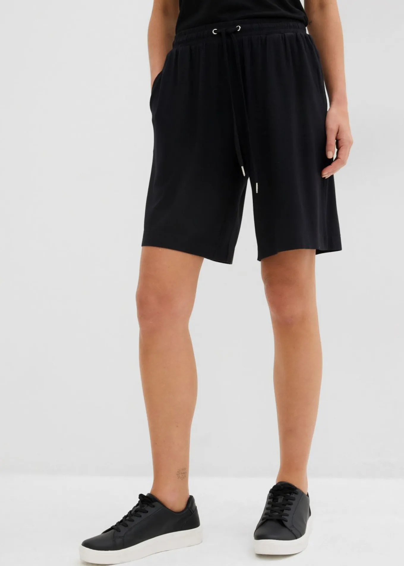 Bermudas de punto de viscosa fluida