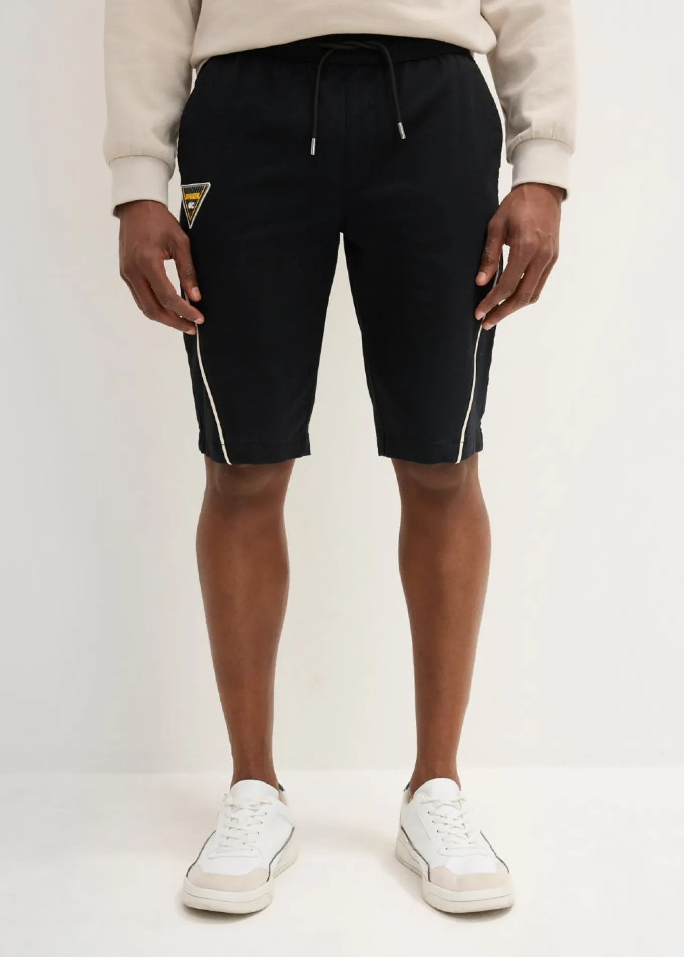 Bermudas elásticas sin cierre con corte holgado