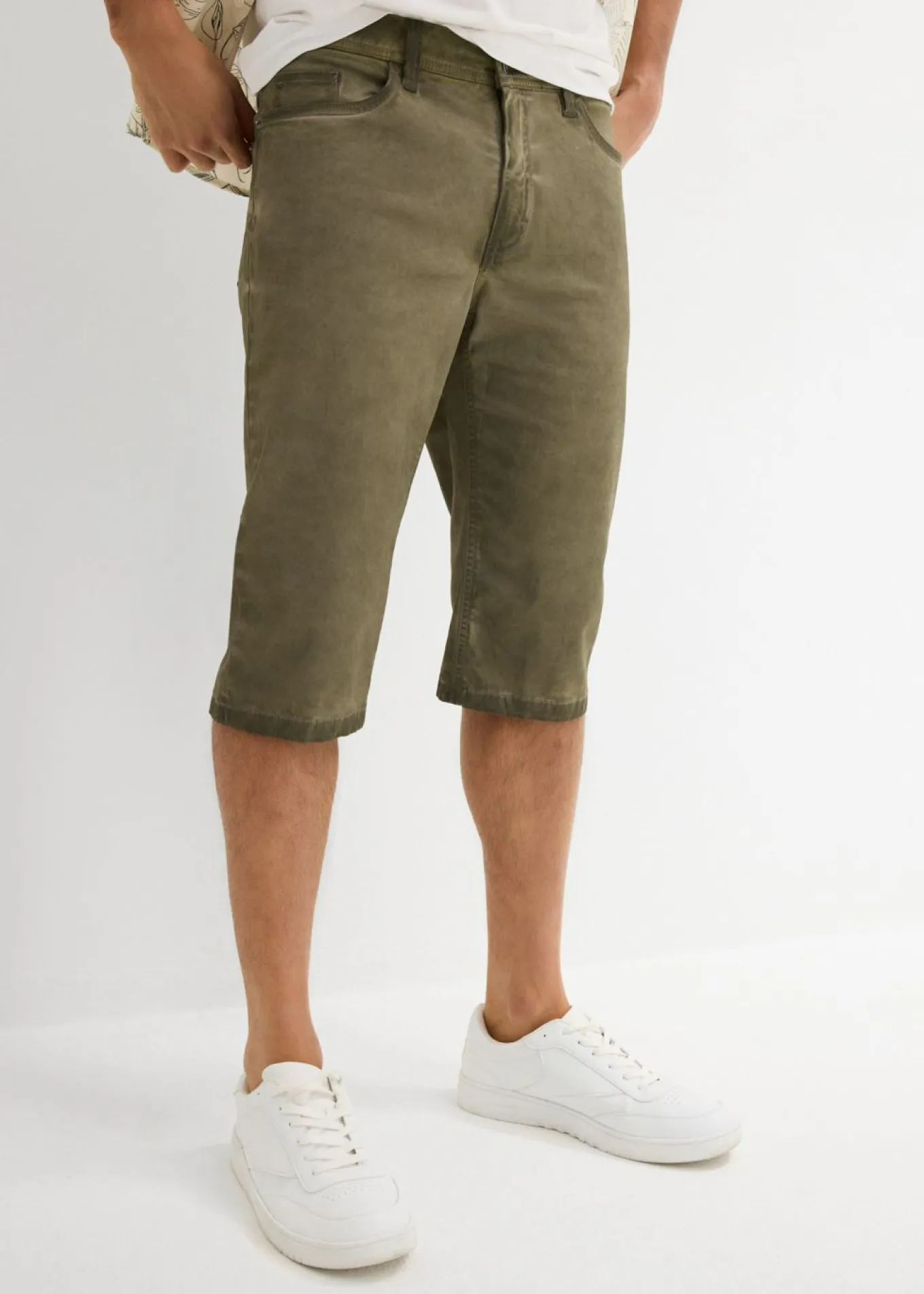 Bermudas largas elásticas con aspecto lavado, regular fit