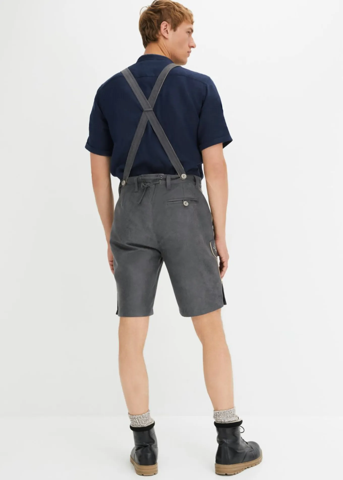 Bermudas tradicionales de piel sintética
