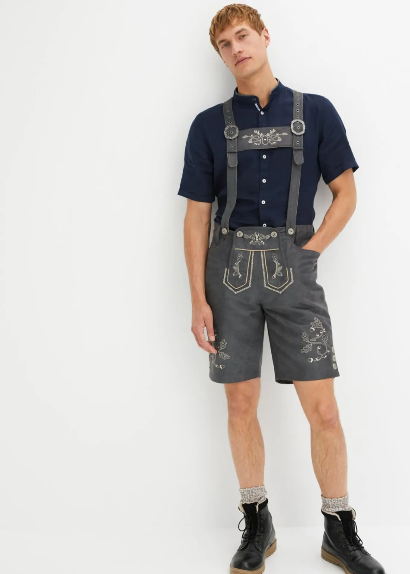 Bermudas tradicionales de piel sintética