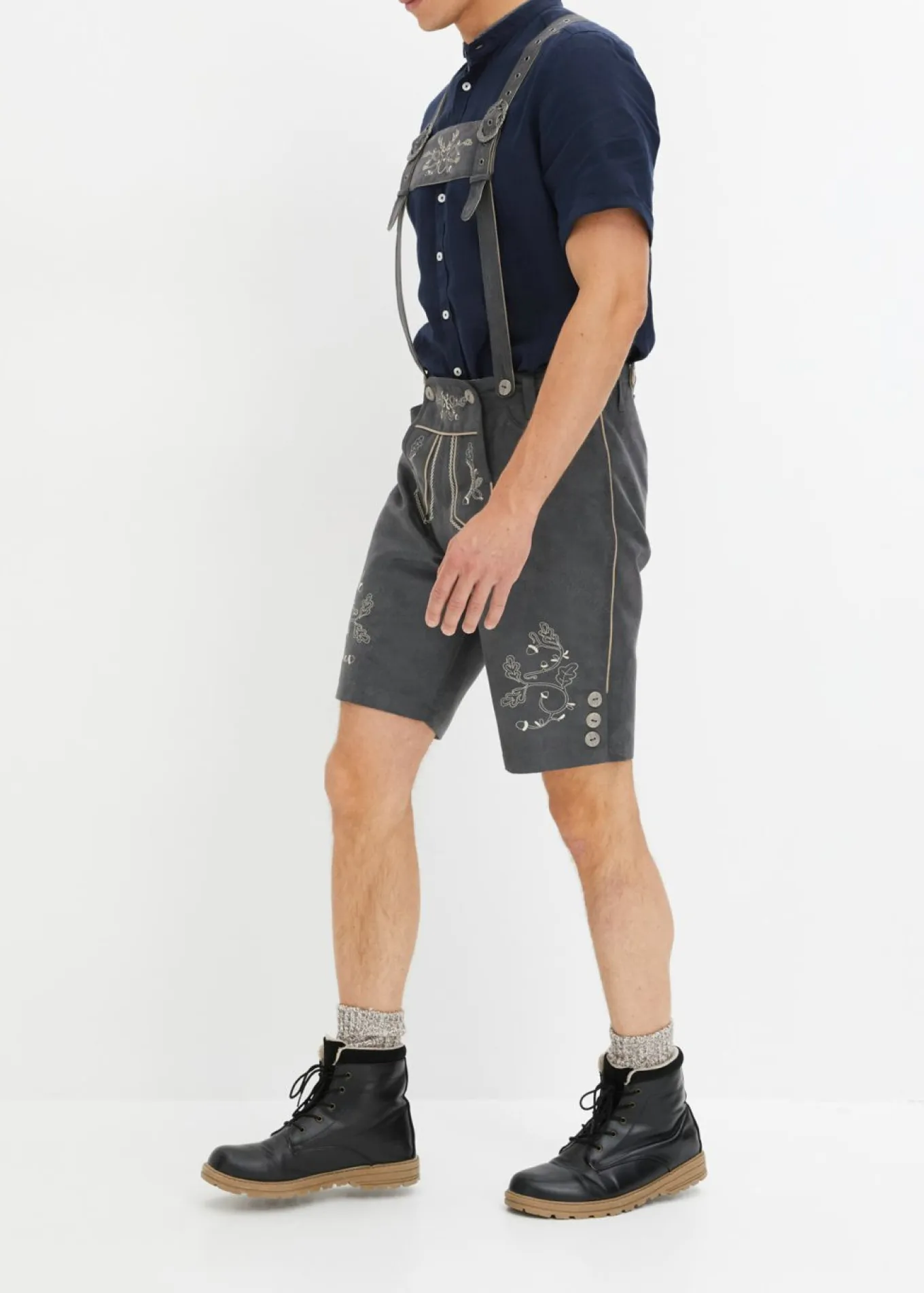 Bermudas tradicionales de piel sintética