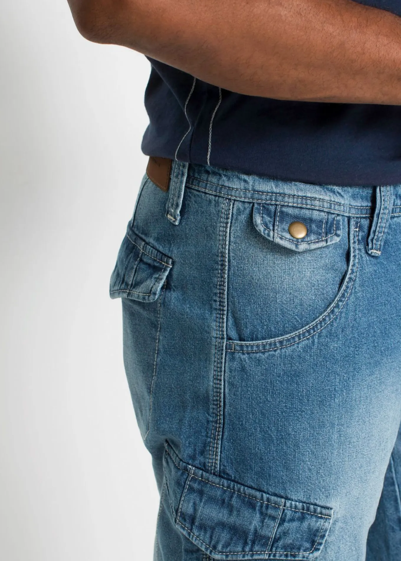 Bermudas vaqueras tipo cargo con corte relajado