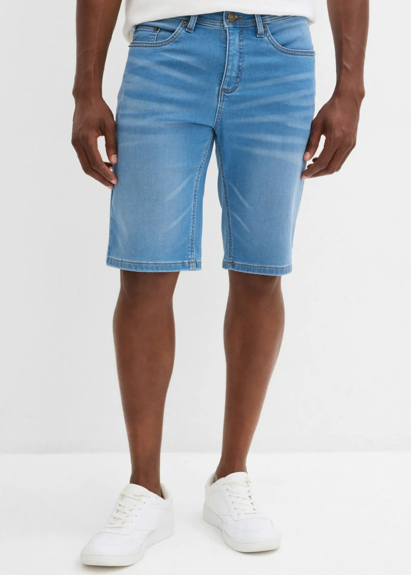 Bermudas vaqueras tipo chándal con corte holgado y regular