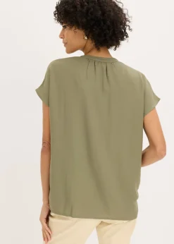 Blusa de manga corta con botones ocultos