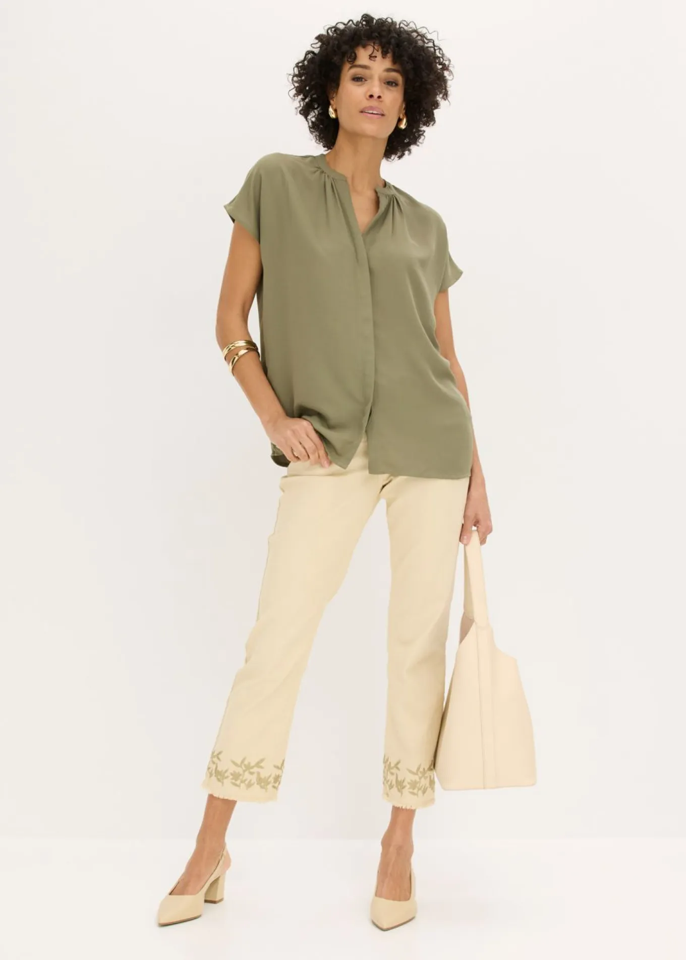 Blusa de manga corta con botones ocultos