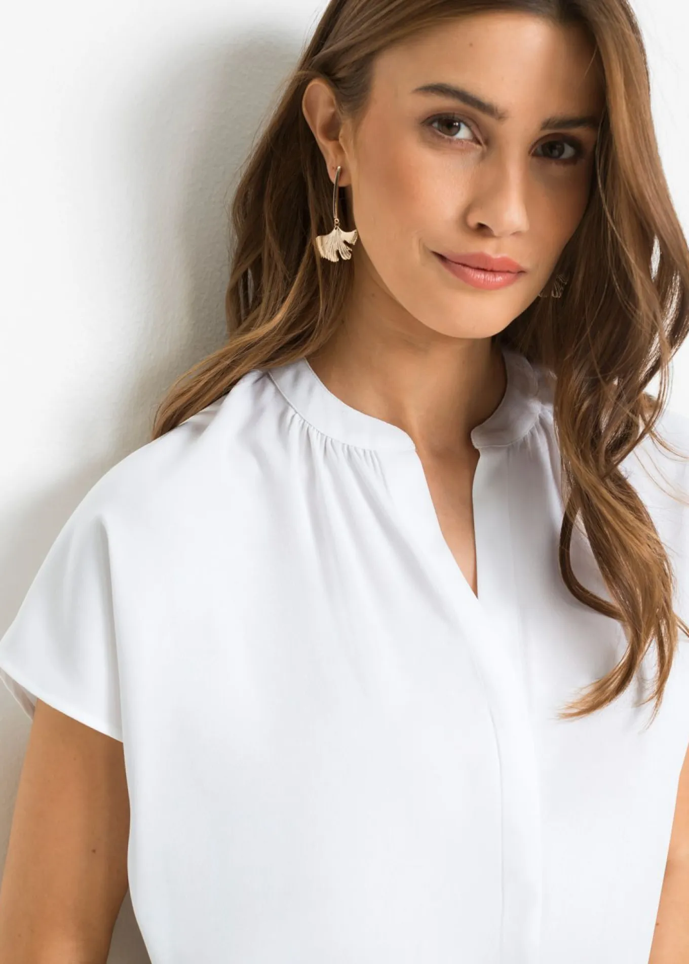 Blusa de manga corta con botones ocultos