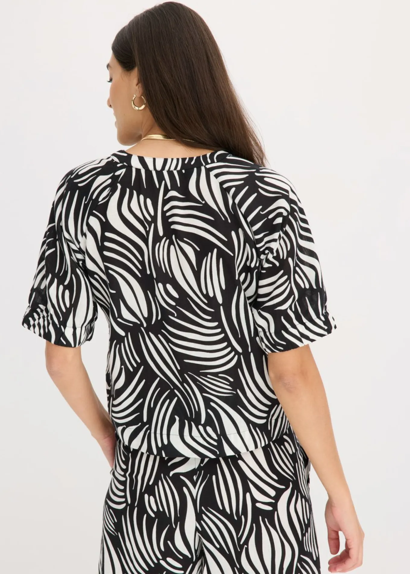 Blusa de manga corta con aspecto de lino