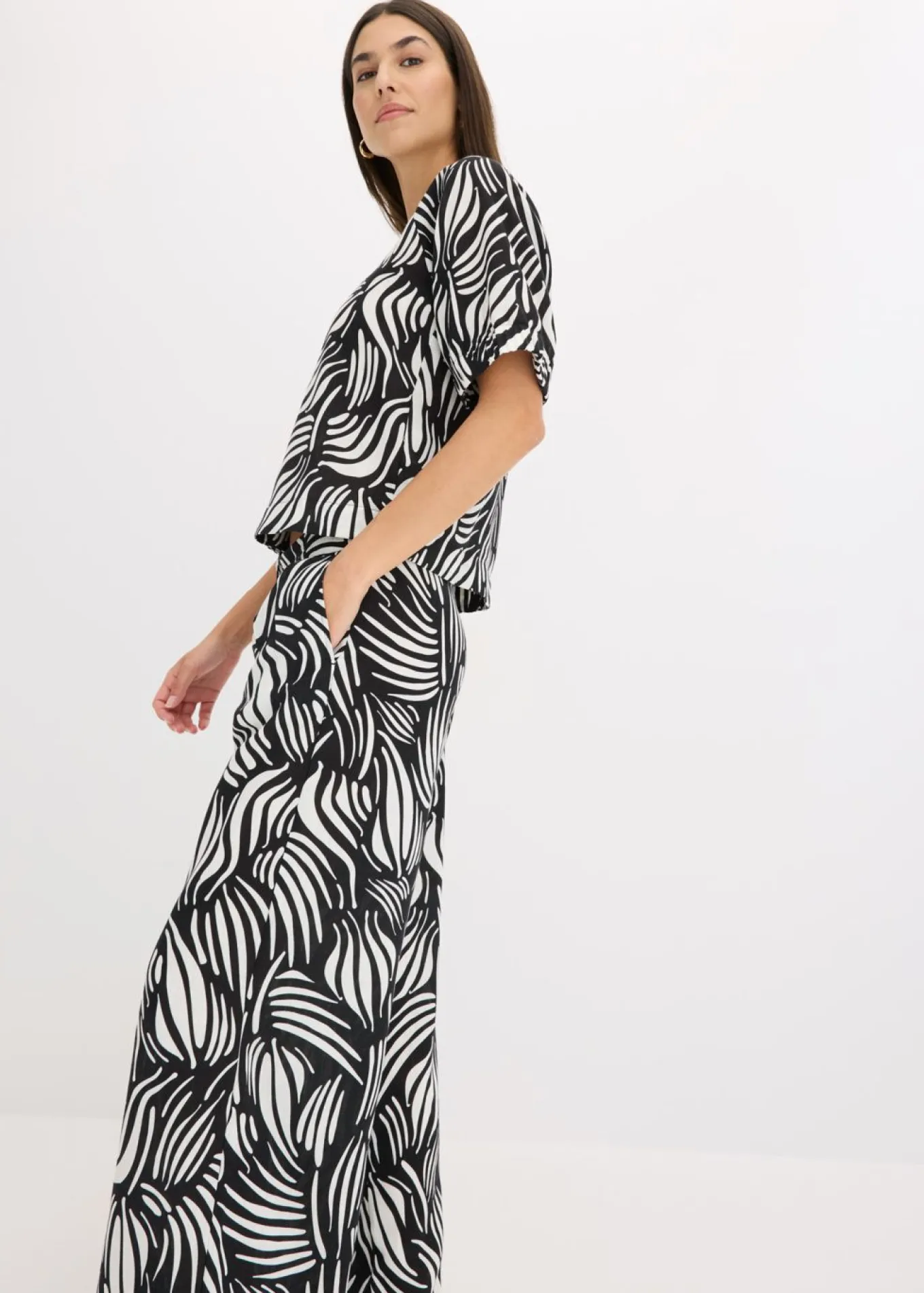 Blusa de manga corta con aspecto de lino