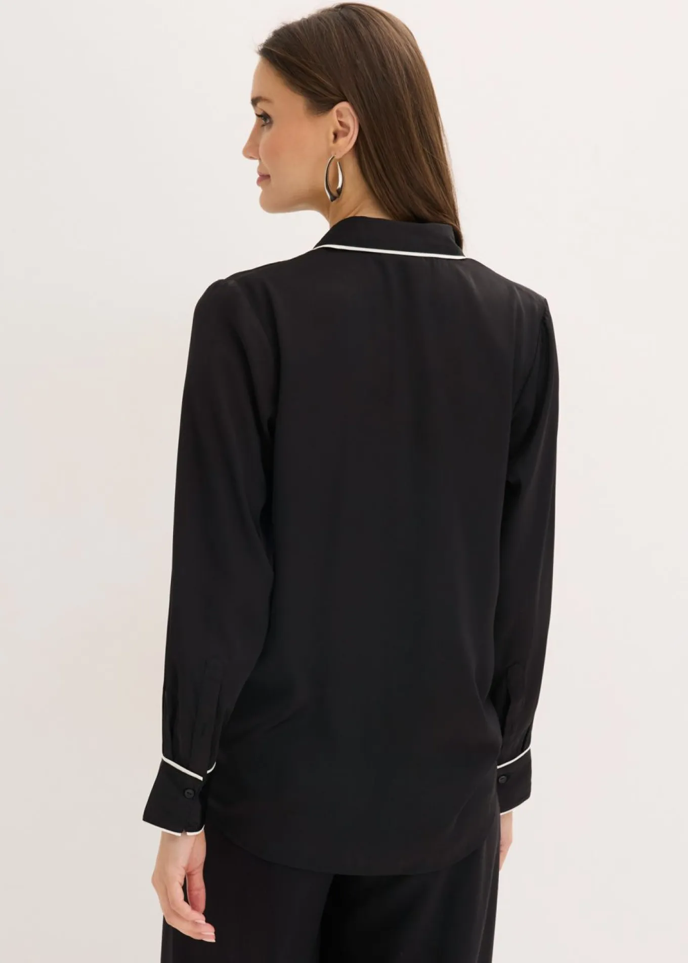 Blusa de satén fluido