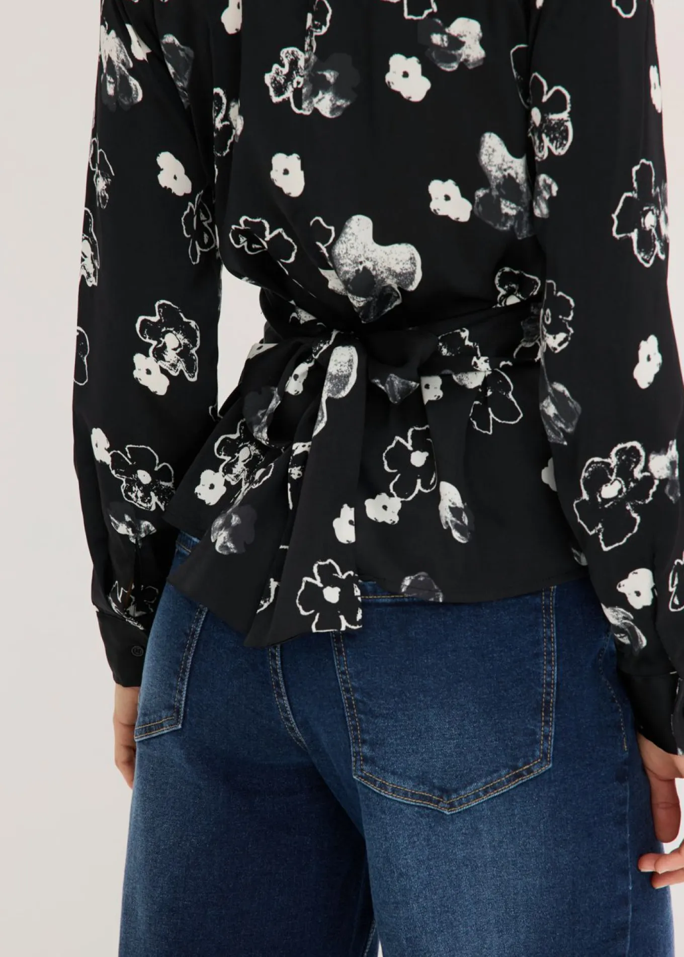 Blusa de satén fluido