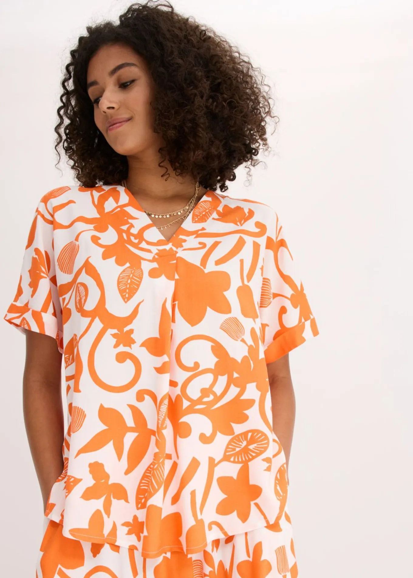 Blusa estampada tipo túnica de viscosa fluida