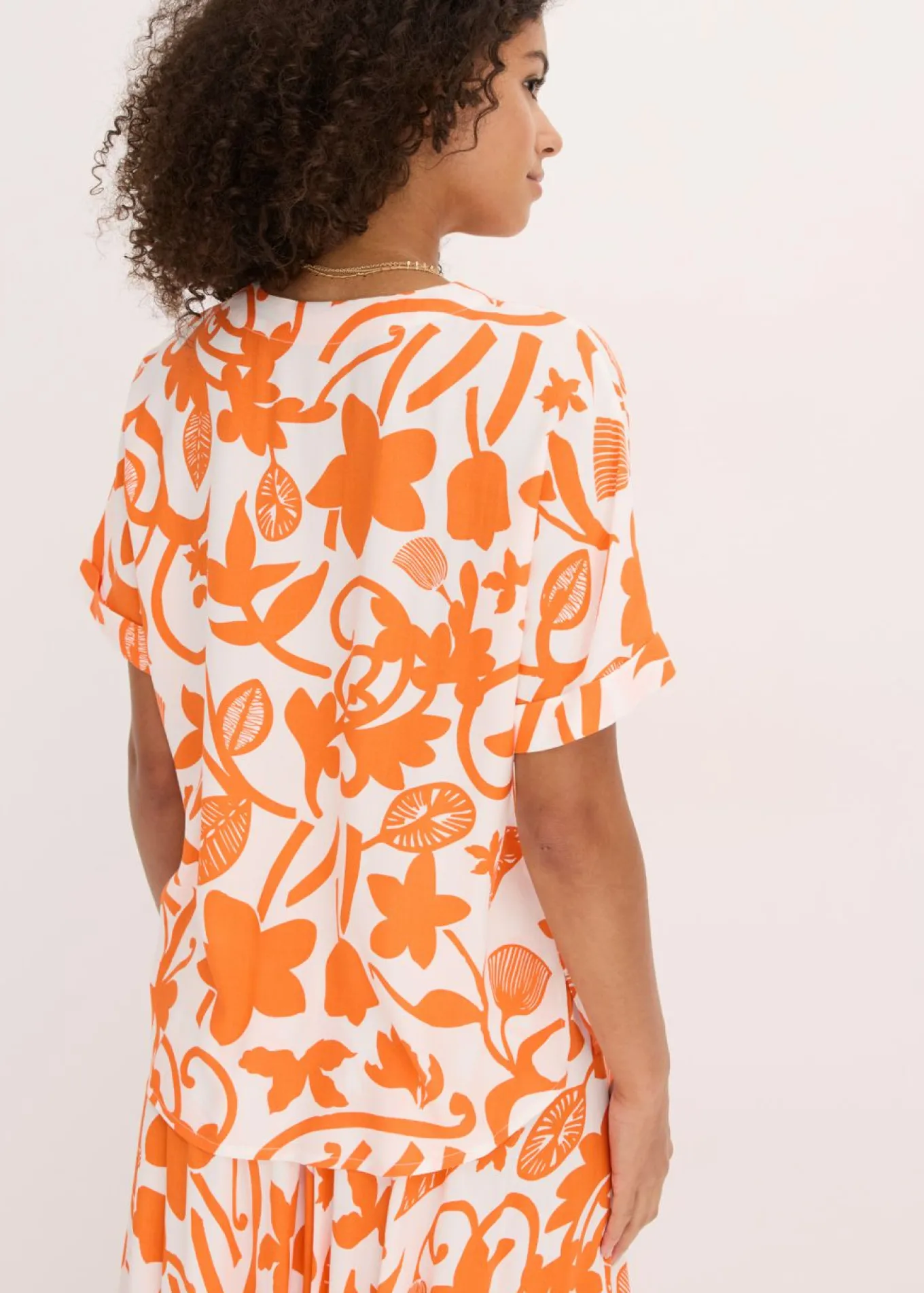 Blusa estampada tipo túnica de viscosa fluida