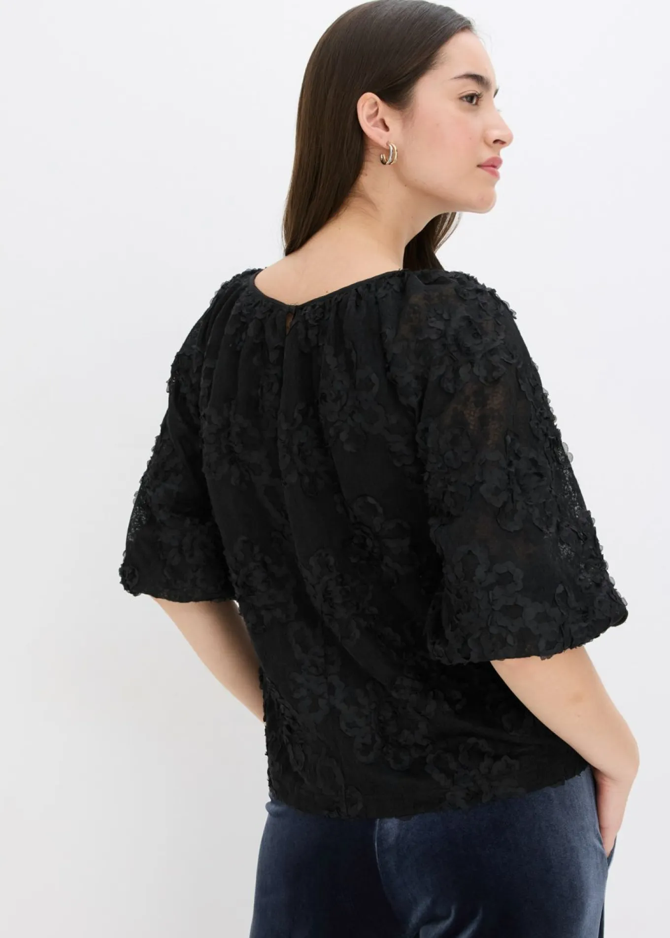 Blusa sin cierre con estampado floral texturizado