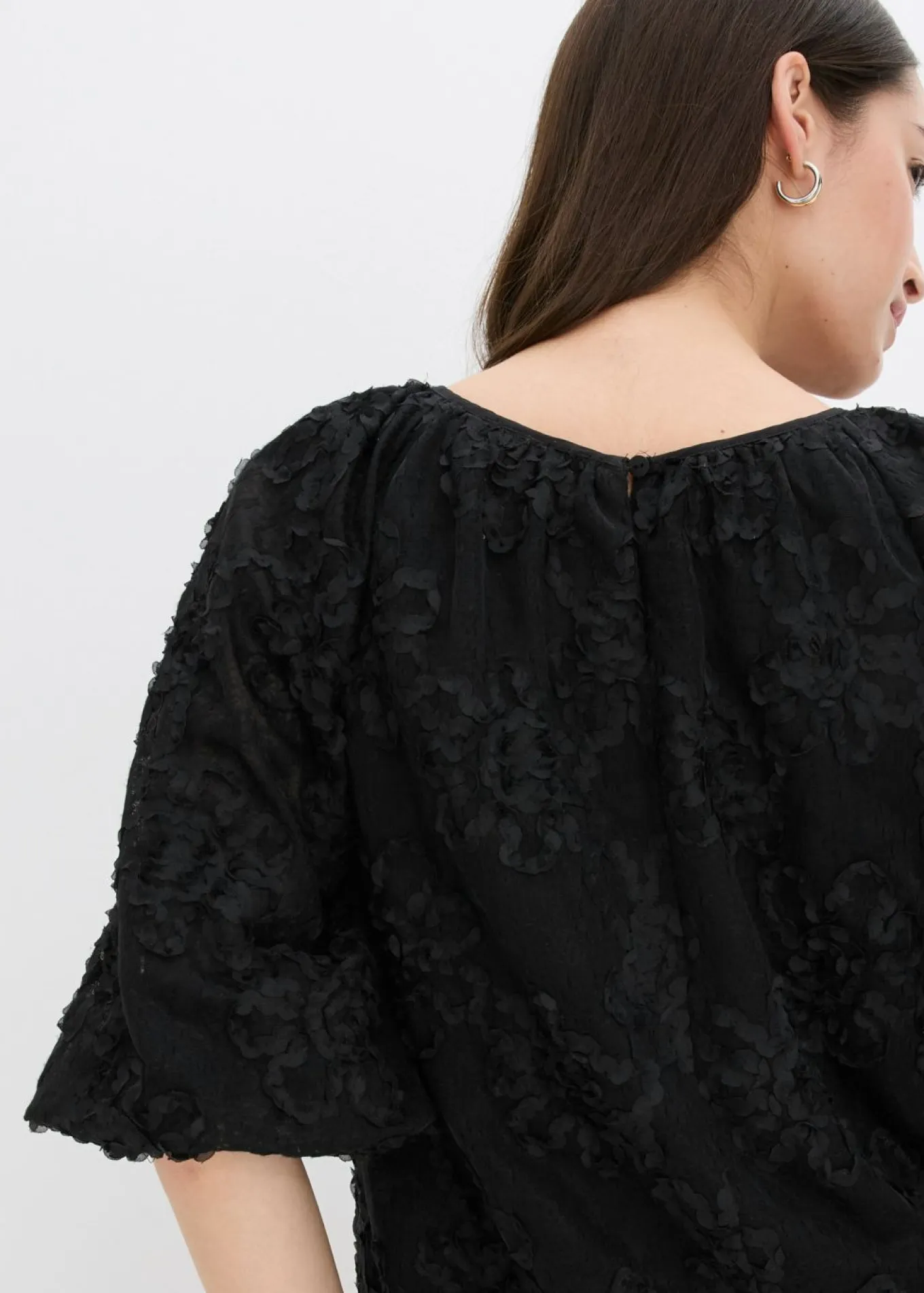 Blusa sin cierre con estampado floral texturizado