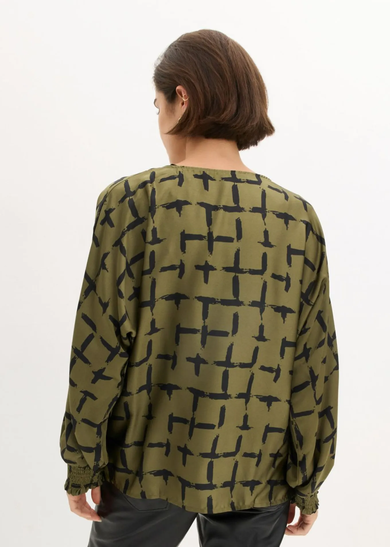 Blusa tipo túnica con mangas de murciélago