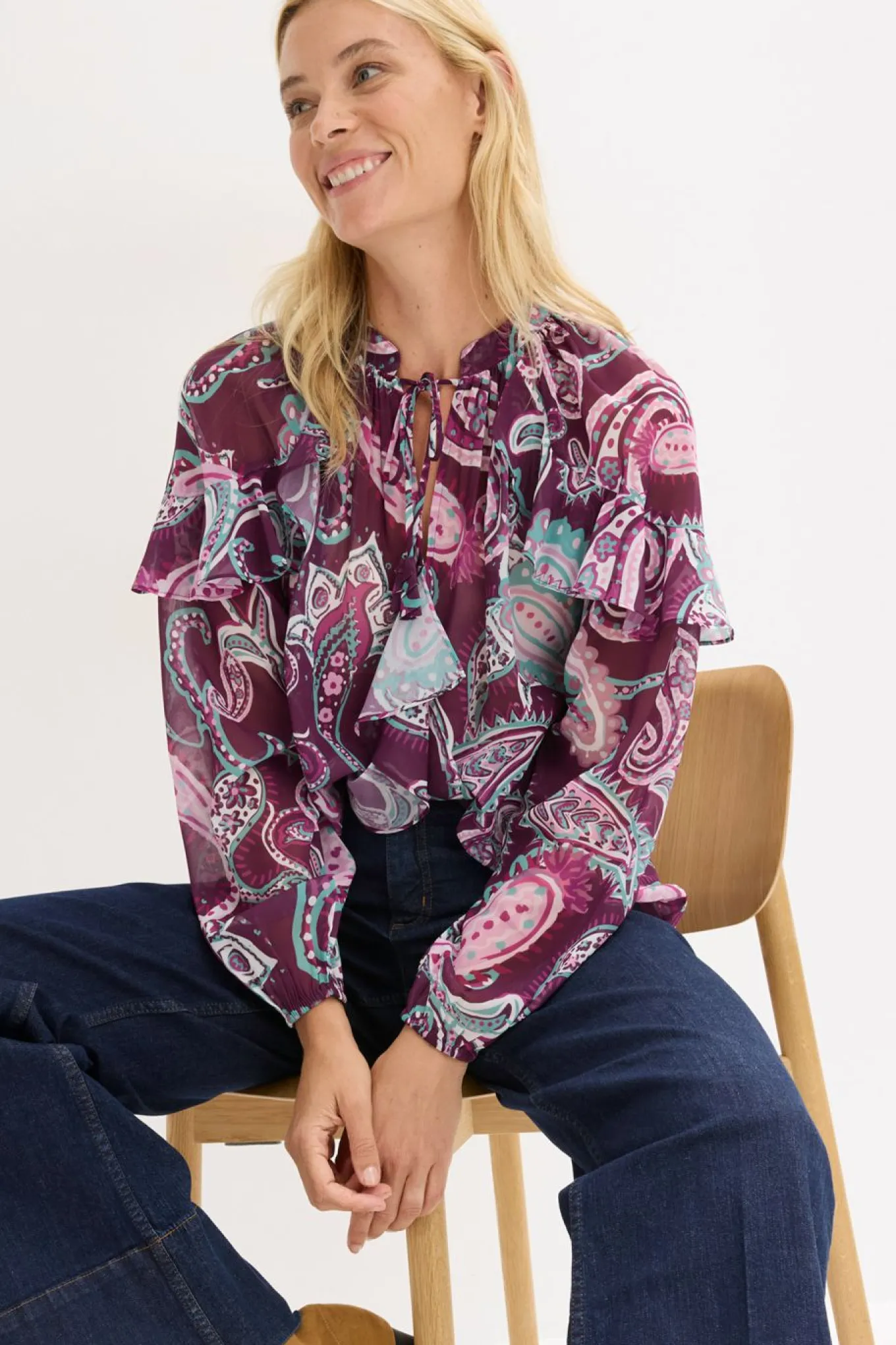 Blusa tipo túnica con volantes