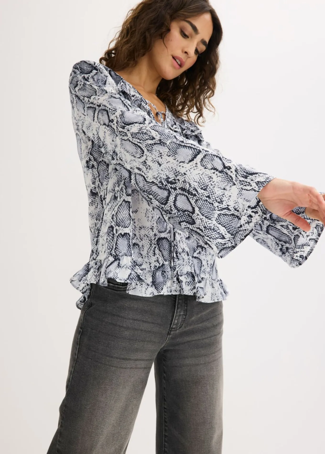 Blusa tipo túnica de satén vaporoso
