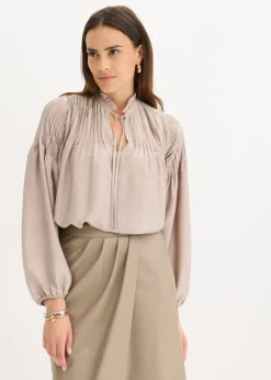 Blusa tipo túnica de satén brillante con ribetes