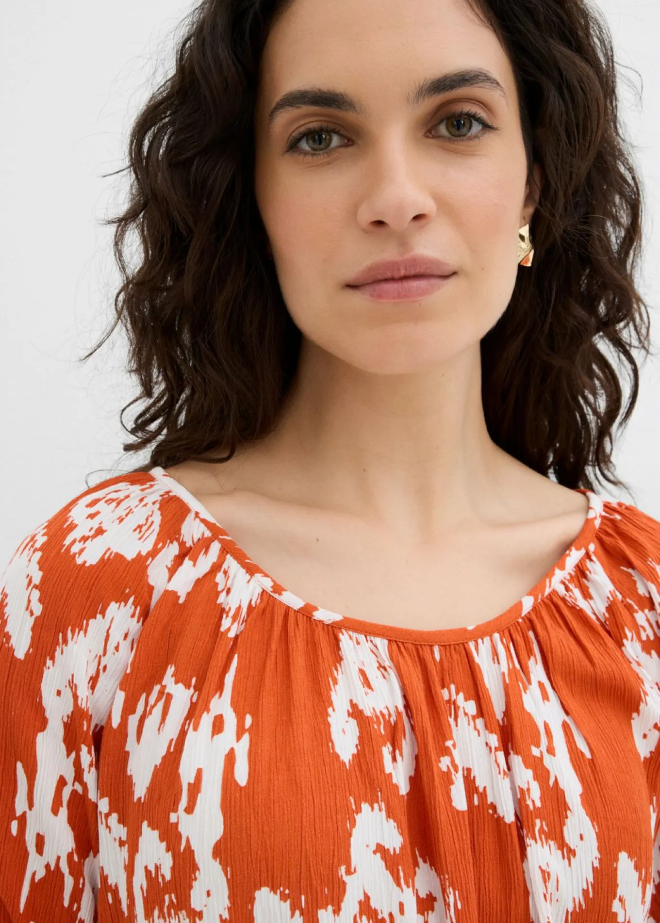 Blusa tipo túnica de viscosa arrugada