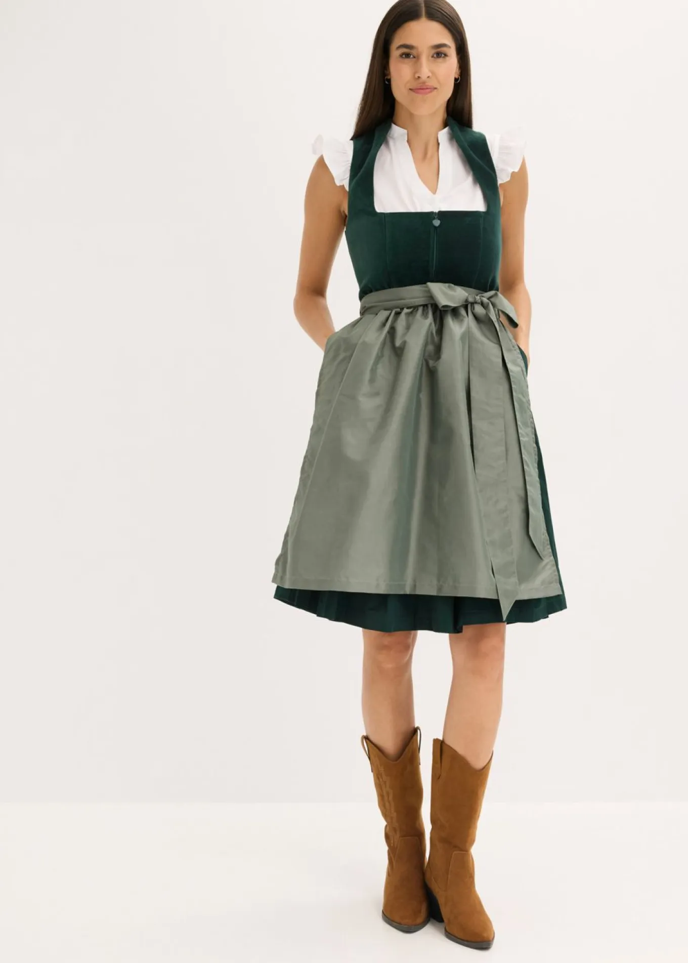 Blusa tirolesa con cuello alto y volantes en las mangas