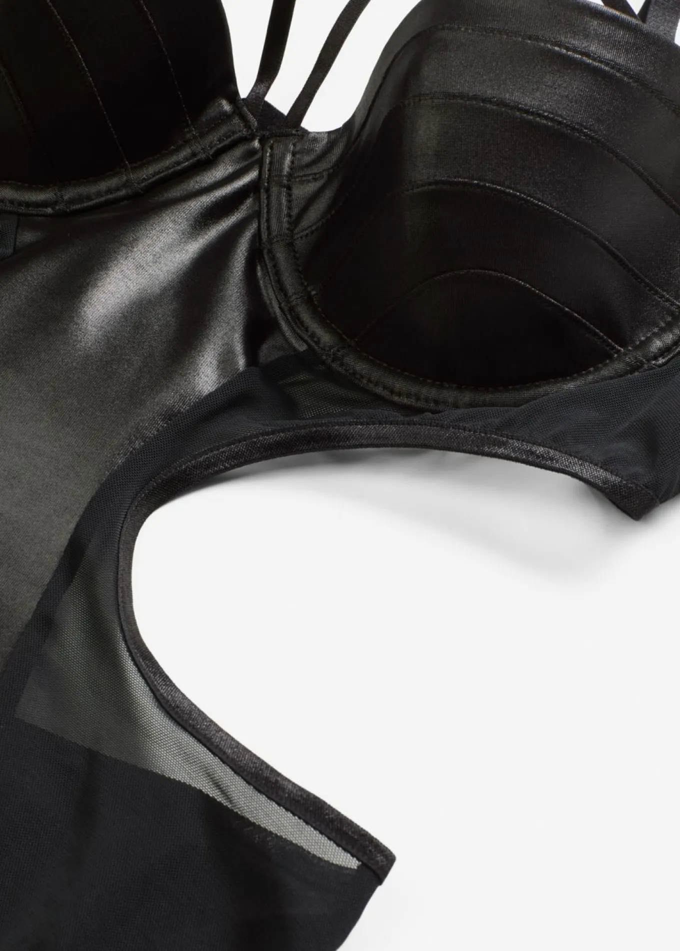 Body con tanga con abertura y efecto mojado