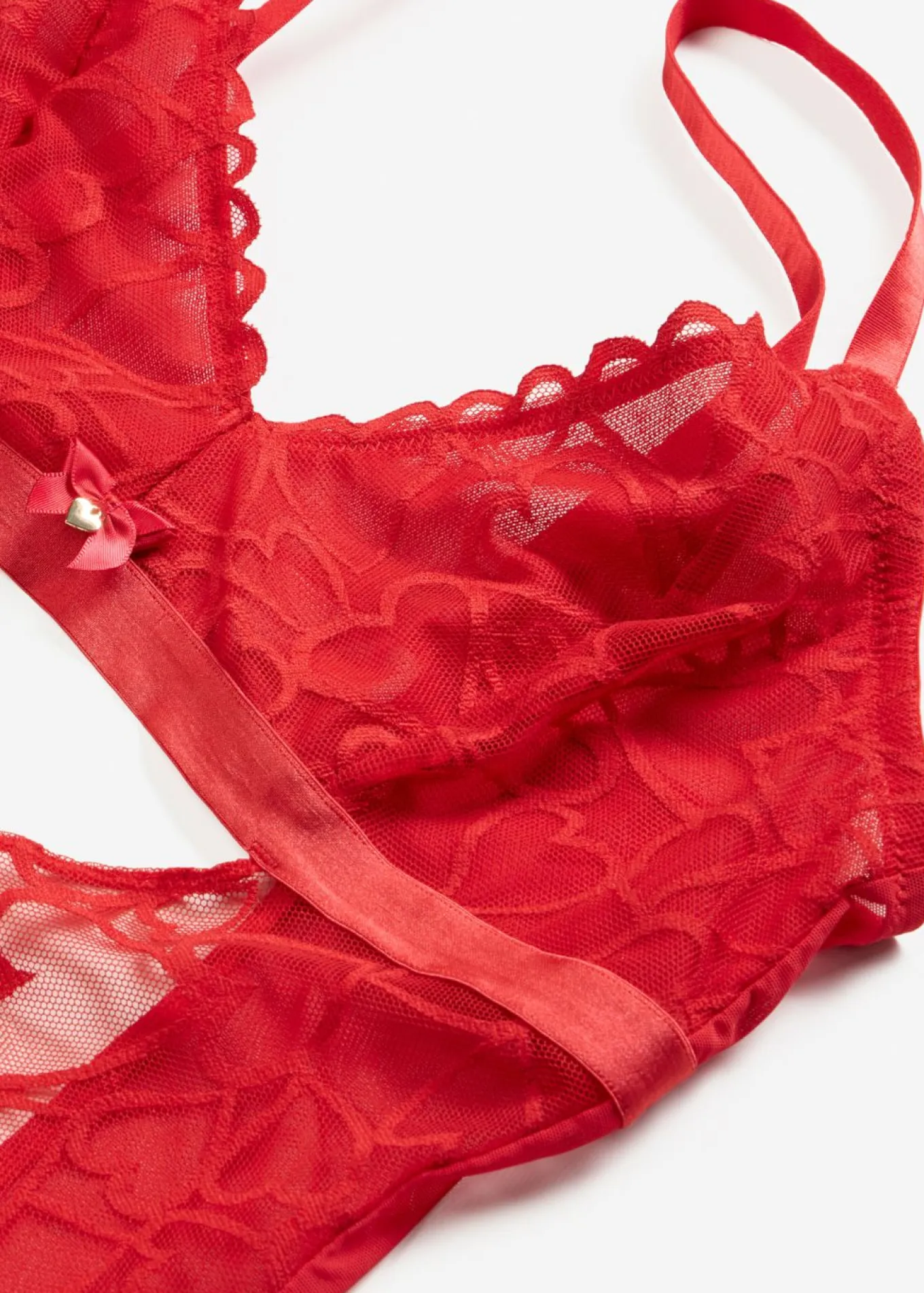 Body de tanga con encaje de corazones