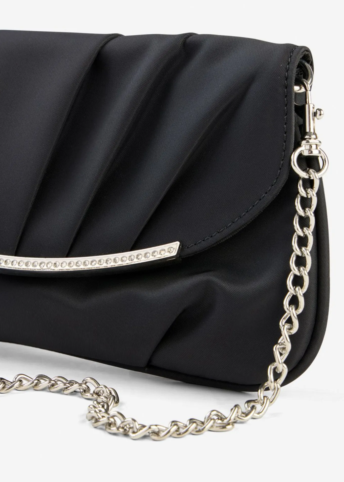 Bolso clutch con decoración de pedrería