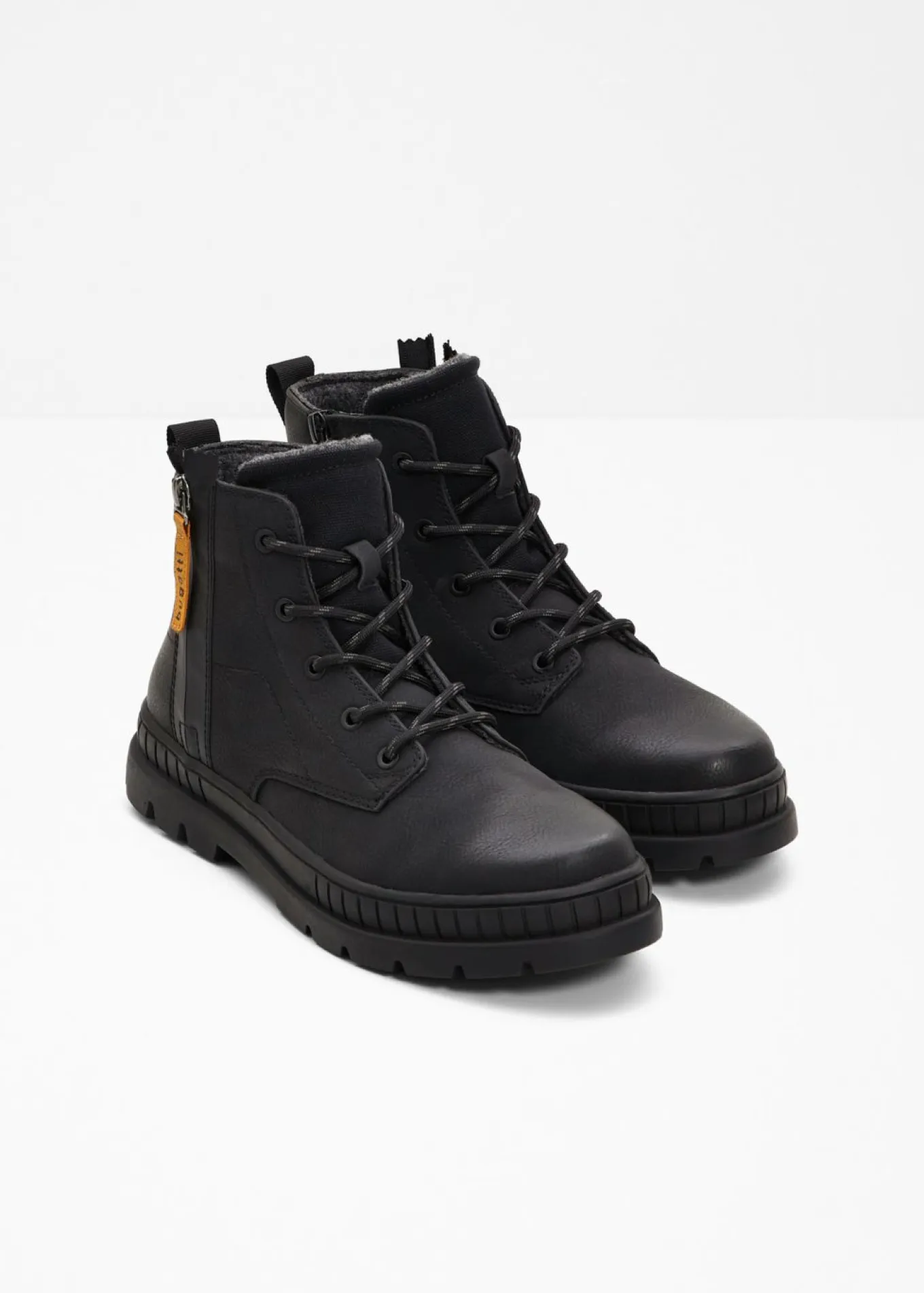 Botas Bugatti con cordones y suela perfilada