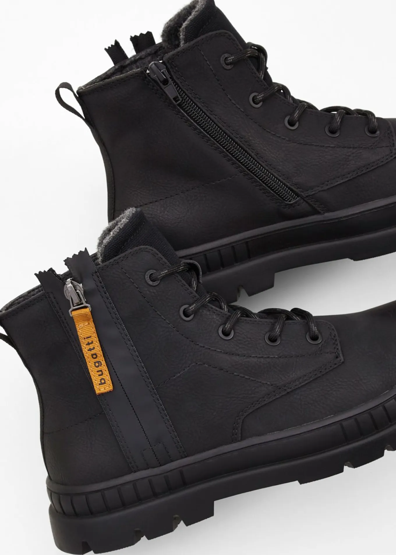 Botas Bugatti con cordones y suela perfilada