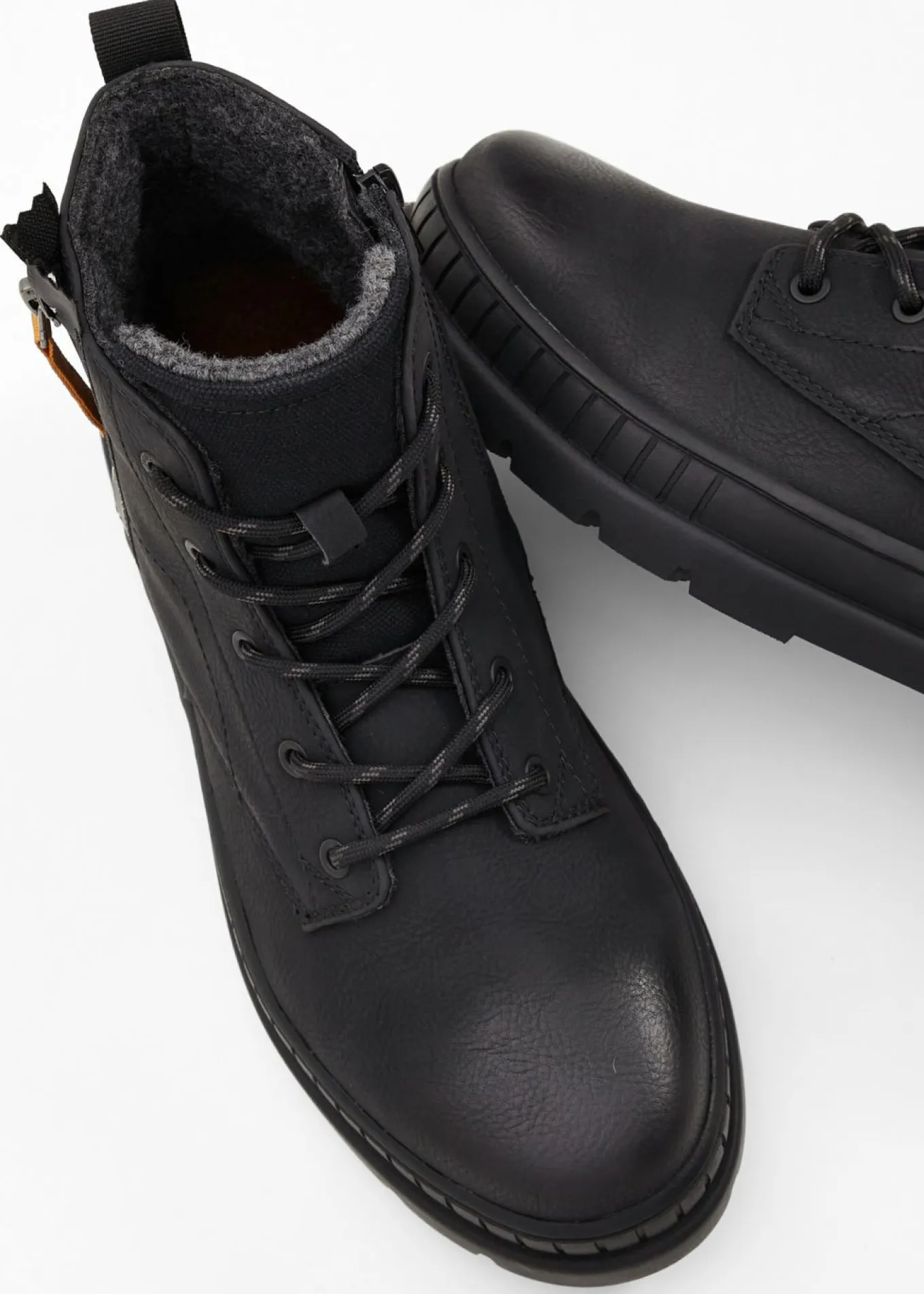 Botas Bugatti con cordones y suela perfilada