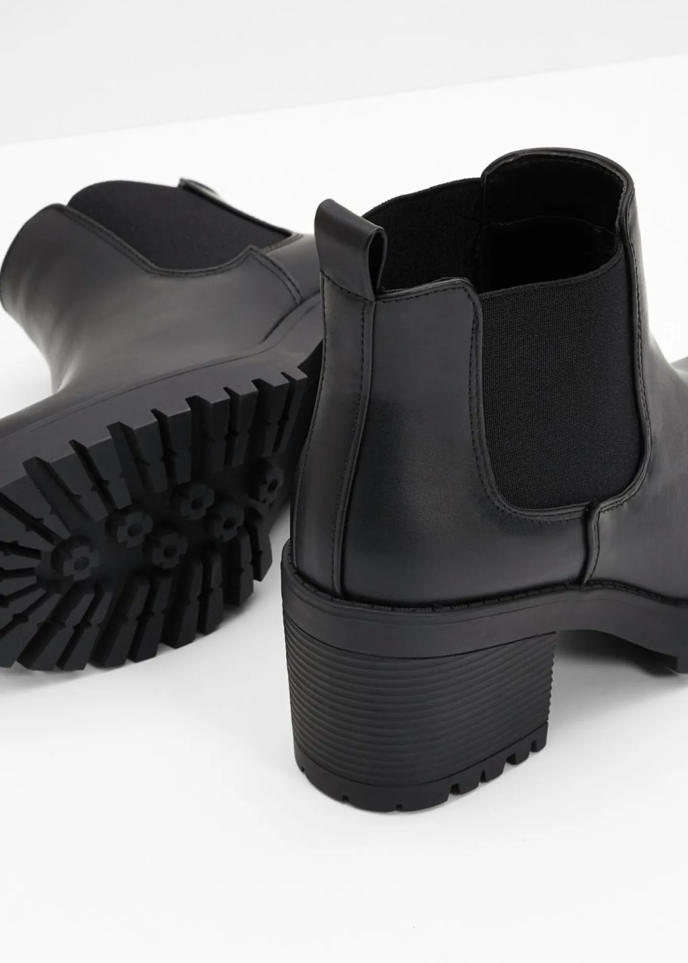 Botas Chelsea con tacón ancho