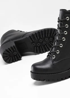 Botas con cordones y tacón ancho