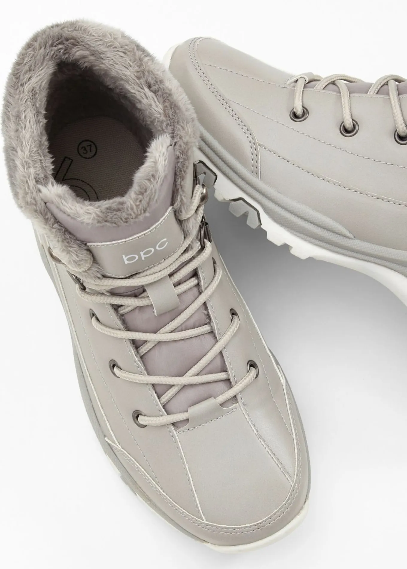 Botas forradas con cordones