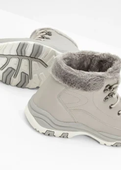 Botas forradas con cordones