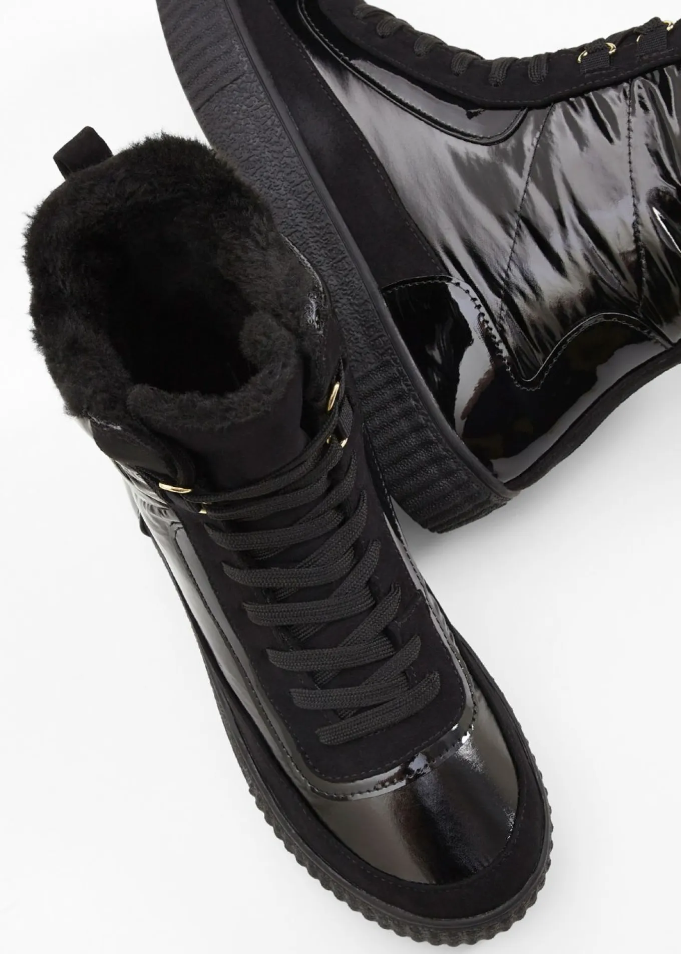 Botas forradas con cordones