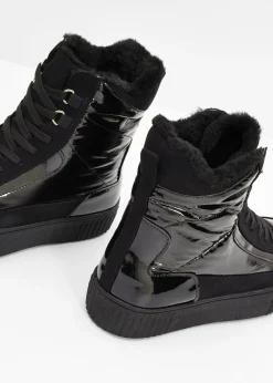 Botas forradas con cordones