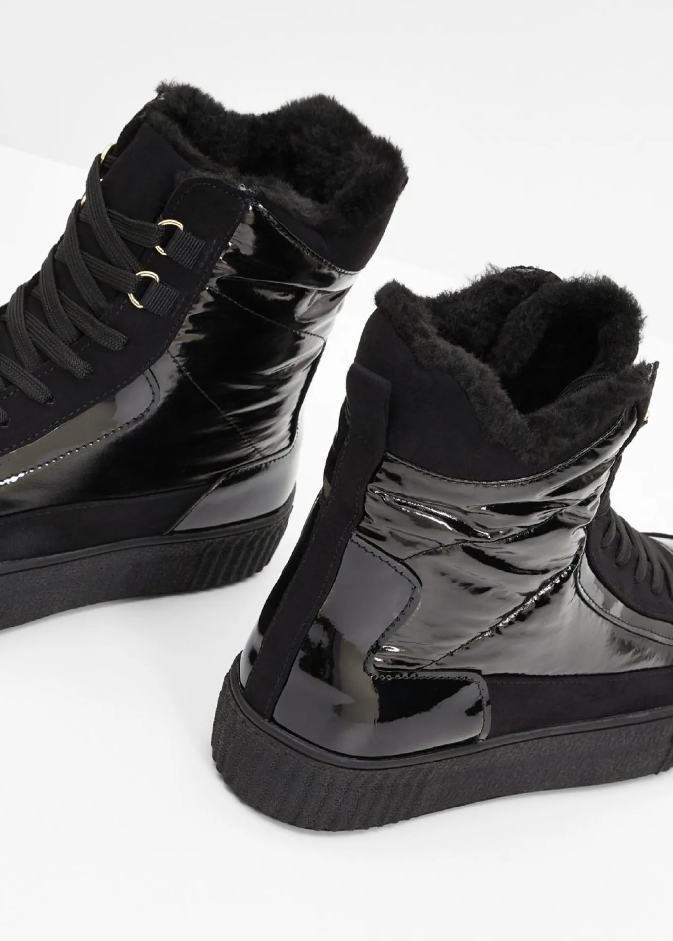 Botas forradas con cordones