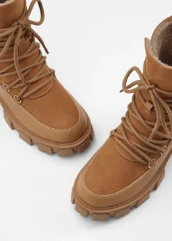 Botas forradas con cordones