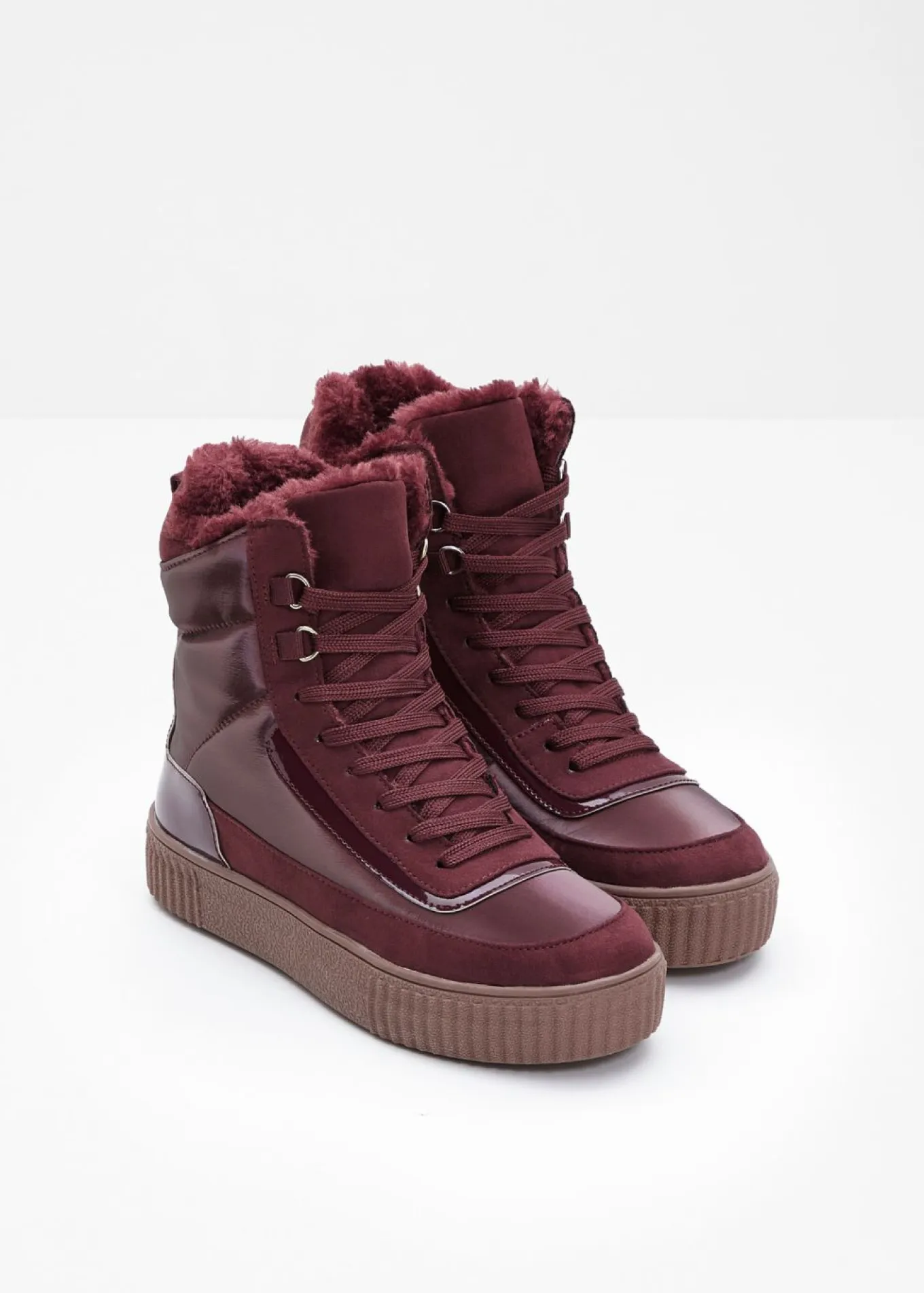 Botas forradas con cordones