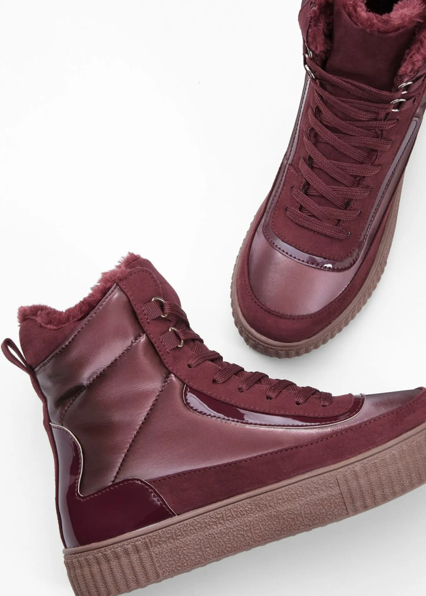 Botas forradas con cordones
