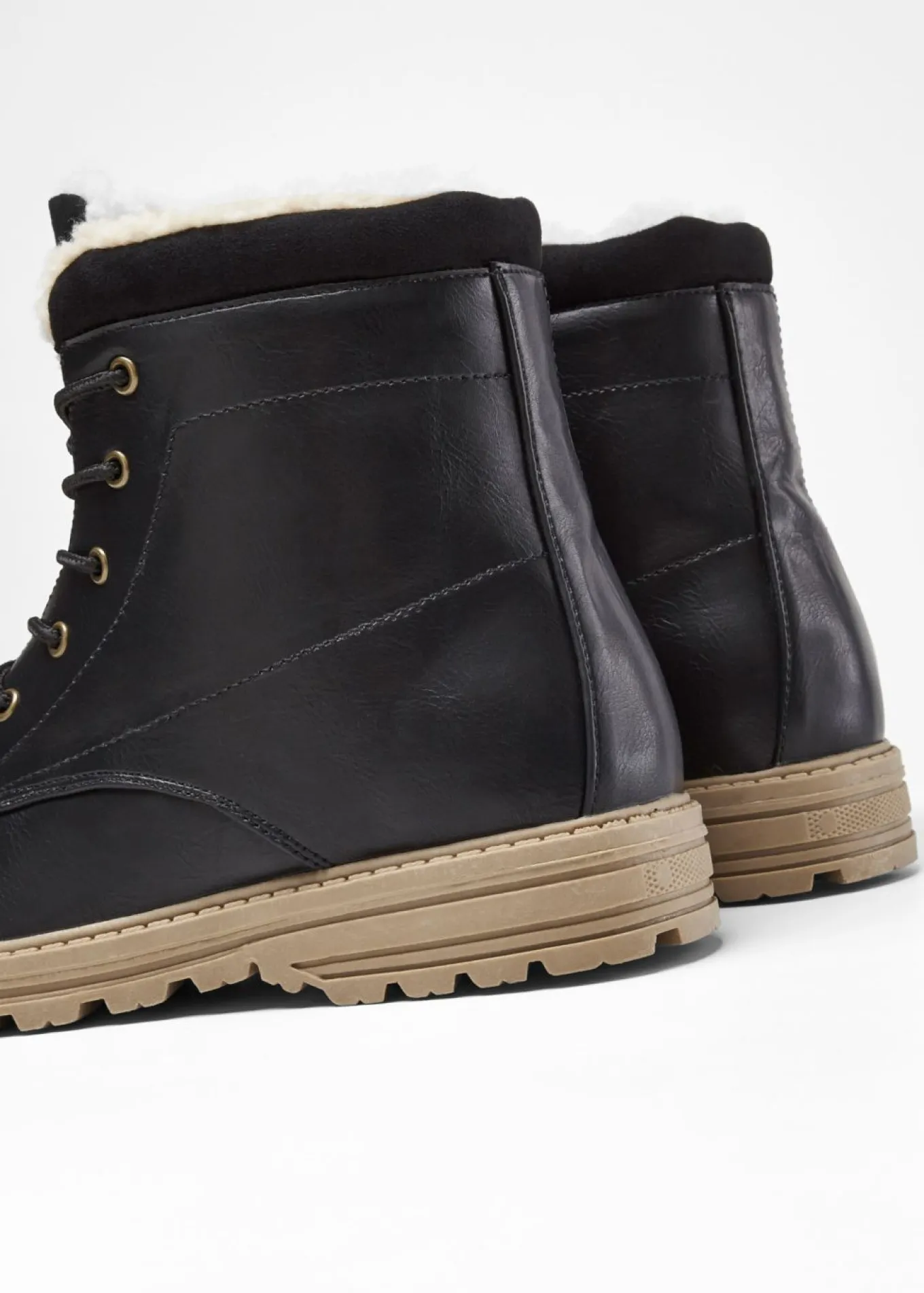 Botas forradas con cordones