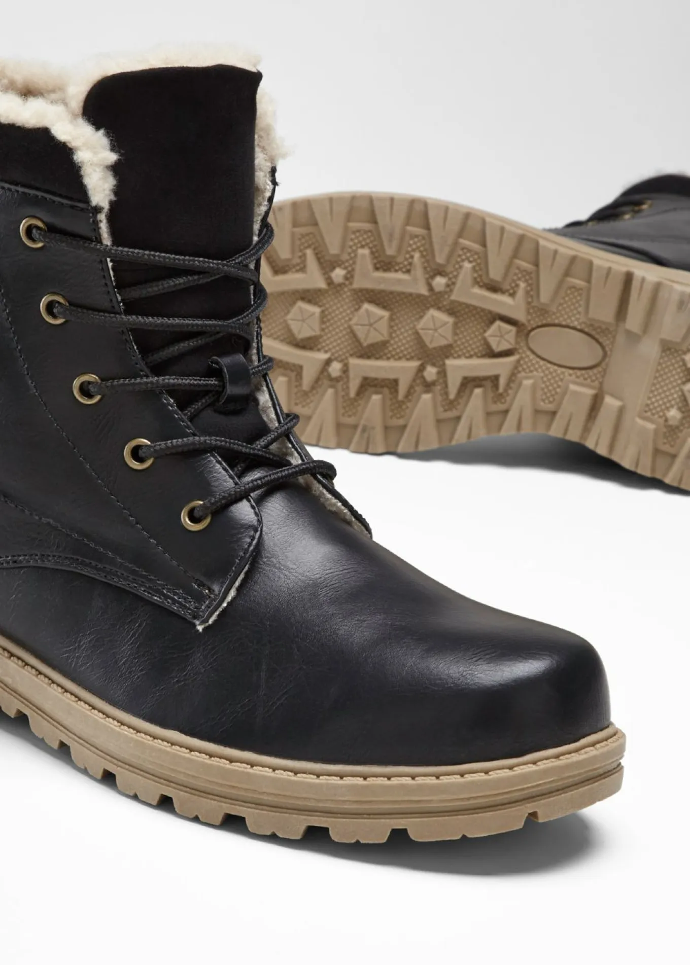 Botas forradas con cordones