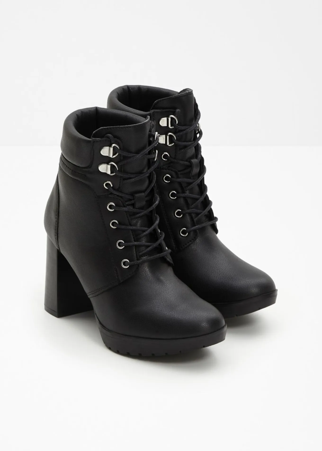 Botines con cordones y tacón alto